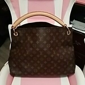 Louis Vuitton Monogram Artsy MM  Bag